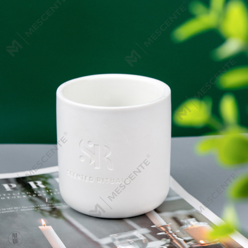 M&Scent Costom Logo Cheap Ceramic Jars with Wooden Lids Candle, Coconut Wax Luxury Candles